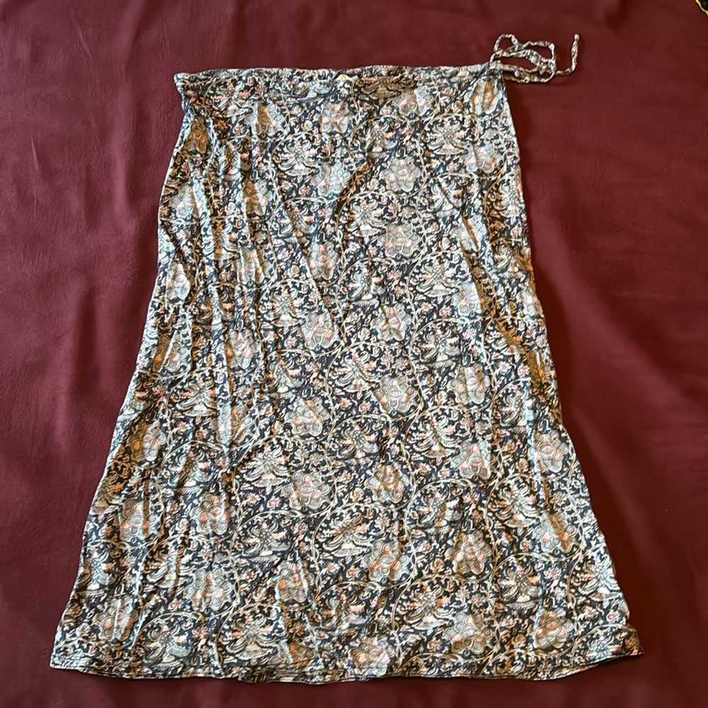 Blue floral skirt. Rusty. Size small.